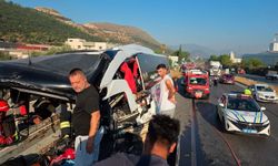 Milas’ta Otobüs Tıra Arkadan Çarptı: 2 Ölü, 4 Yaralı