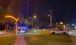 Menteşe'de kırmızı ışıkta bekleyen motosiklete çarpıp kaçtı