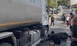 Bodrum’da motosiklet sürücüsü su tankerinin altında kaldı