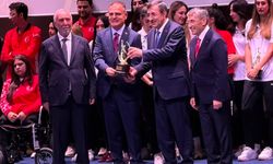 Muğla Valisi Akbıyık’a spora destek ödülü