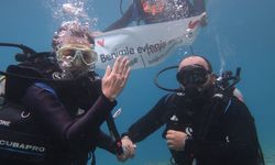 Fethiye’de denizin 5 metre altında evlenme teklifi