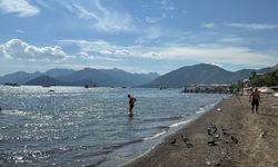 Marmaris’te ekim ortasında deniz keyfi sürüyor