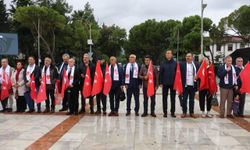 Muğla’da Emekli astsubaylar Atatürk Anıtı’na çelenk koydu