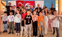 Köyceğiz’de Cumhuriyet için satranç tahtasında buluştular