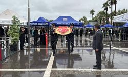 Marmaris’te çelenk töreni sağanak altında yapıldı