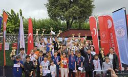 Cumhuriyet Koşusu’nda dereceye giren sporcular ödüllendirildi