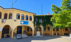 Muğla'da okul müdürü kedilere yem verirken camdan düştü