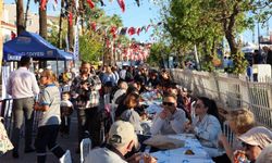 Marmaris’te bayram buluşması: Kordon’da Cumhuriyet Sofrası