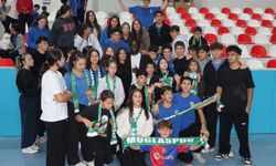 Muğlaspor okul sıralarına indi: Futbolcular öğrencilerle buluştu