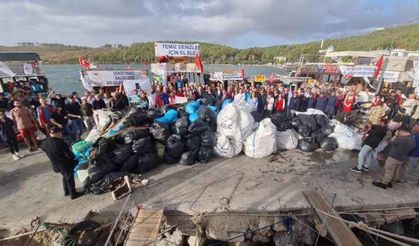 Muğla'da denizden 15 ton atık çıkarıldı