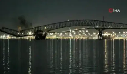 Kargo gemisinin çarptığı köprü işte böyle yıkıldı