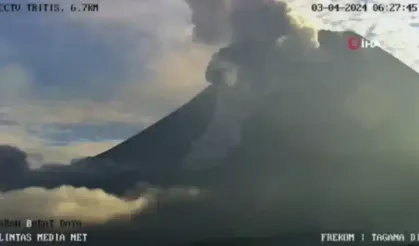 Endonezya’da Merapi Yanardağı’nda patlama