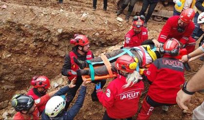 Bodrum'da işçiler toprak altına kaldı