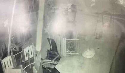 Marmaris’te çatıların uçma anı güvenlik kameralarına yansıdı