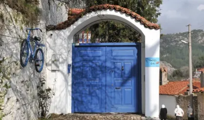 The Call of Muğla’s Homes: A Time Travel Through Door Knockers