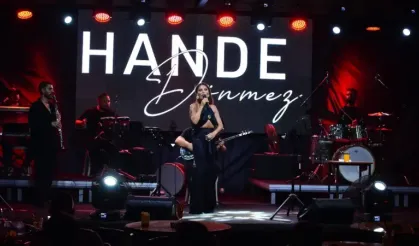 Müzik dünyasının sevilen ismi Bodrum'da hayranlarına unutulmaz bir gece yaşattı