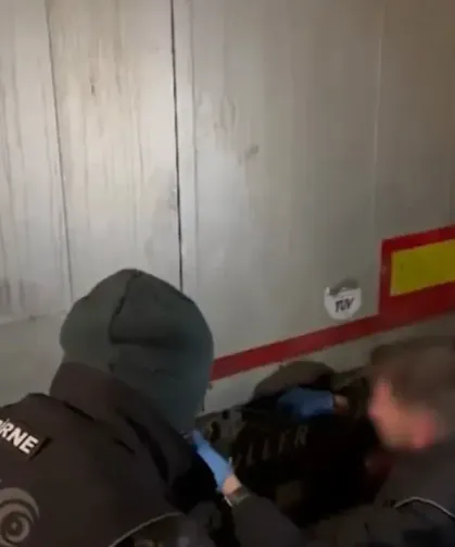 Bakan Yerlikaya: "220,7 kilogram kokain ve 69 kilogram skunk ele geçirildi"