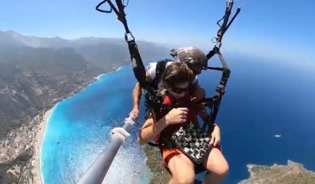 Fethiyeli Genç Satranç Şampiyonu Babadağ’da Gökyüzünde Satranç Oynadı