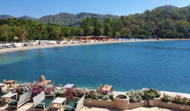 “Orman ve Deniz Buluşuyor: Fethiye Günlüklü Koyu 2025 Rehberi”