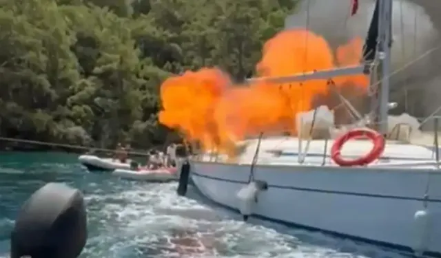 Dalaman’da özel tekne denizin ortasında cayır cayır yandı