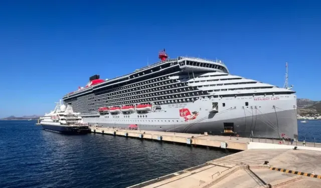 Bodrum'a 2 gemi birden geldi