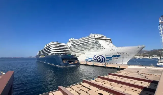 Bodrum’a 2 gemi birden geldi