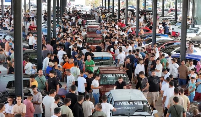 Otomobil ve modifiye tutkunları Seydikemer’de buluştu