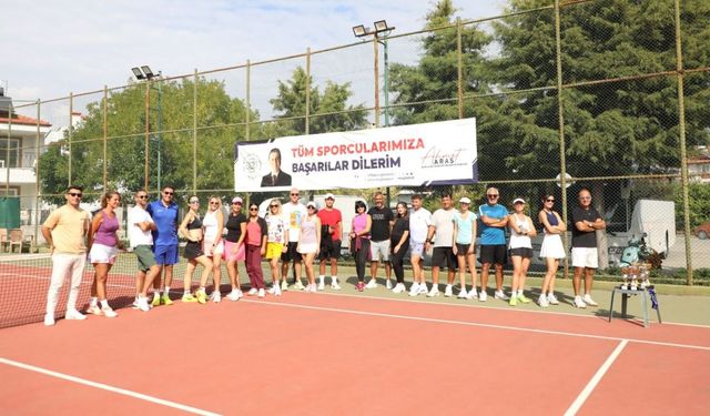 Dalaman’da Cumhuriyet Coşkusu Kortlara Taşındı