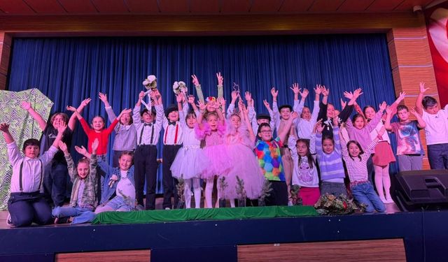 Muğla Sahne Tiyatrosu’ndan Cumhuriyet’in 102. Yılına Özel “Cumhuriyet Fidanları” Oyunu