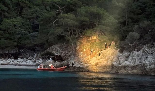 Fethiye’de Ulaşımı Olmayan Koyda 36 Göçmen Kurtarıldı