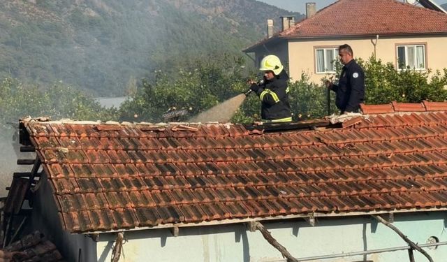 Ortaca’da ev ve ahır yangını korkuttu!