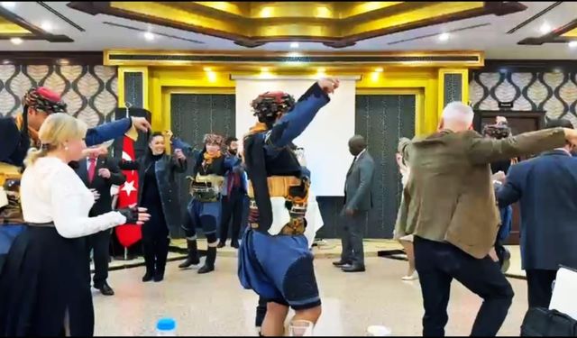 Sağlık Turizmi konferansında Büyükelçiler ‘Zeybek’ oynadı