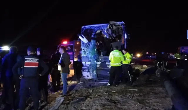 Fethiye-İstanbul seferini yapan otobüs kaza yaptı: 1 ölü 13 yaralı