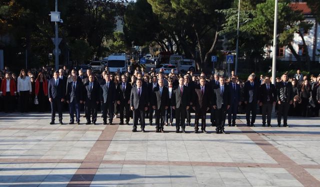 Muğla’da 24 Kasım Öğretmenler Günü İçin Çelenk Sunma Töreni Düzenlendi