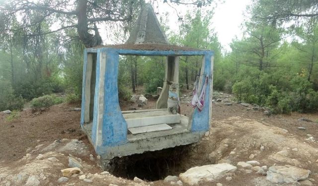 Yatağan’daki 300 Yıllık Oyuk Baba Ereni Türbesi Defineciler Tarafından Tahrip Edildi