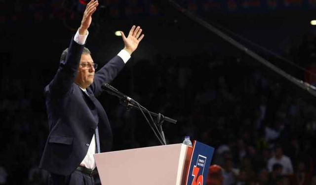 Özgür Özel CHP’nin 39. Olağan Kurultayı’nda Yeniden Genel Başkan Seçildi