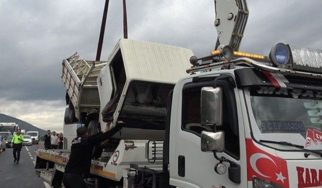 Milas'ta kamyonetle yolcu otobüsü çarpıştı: 2 yaralı