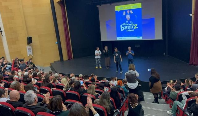 Marmaris'te otizmli bireylerin sahne performansı ayakta alkışlandı