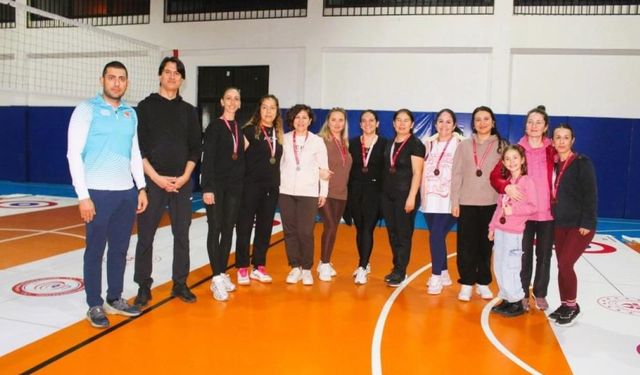 Köyceğiz’de öğretmenler Floor Curling Turnuvasında yarıştı