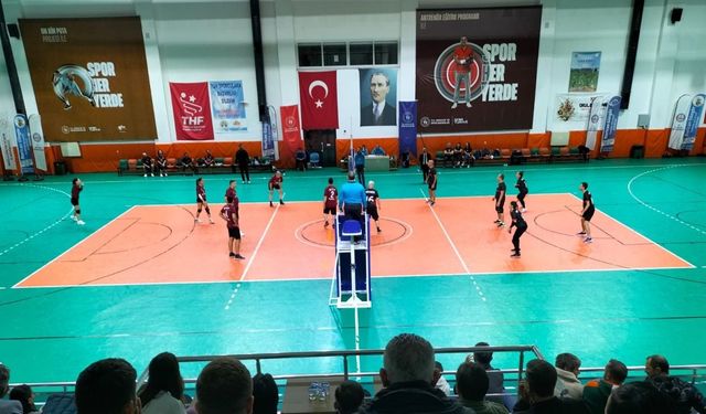  Köyceğiz’de ödüllü Voleybol Turnuvası başladı