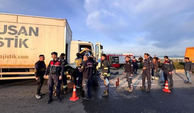 Milas’ta Kamyonet Kazası: Araçta Sıkışan 2 Kişi Hastaneye Kaldırıldı