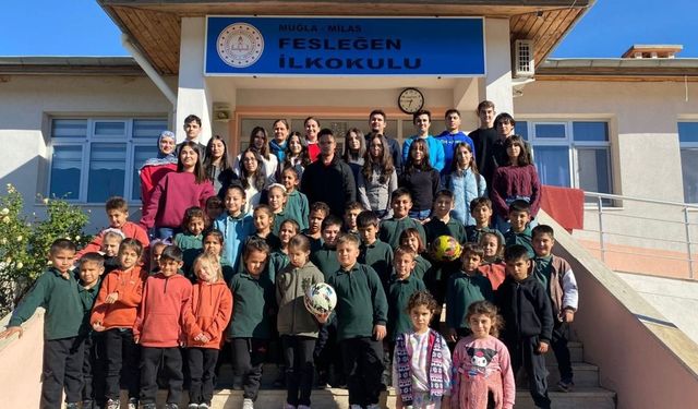 Milas Anadolu Lisesi’nden Fesleğen İlkokulu’na kitap desteği