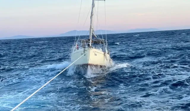 Datça açıklarında sürüklenen yelkenli tekne kurtarıldı
