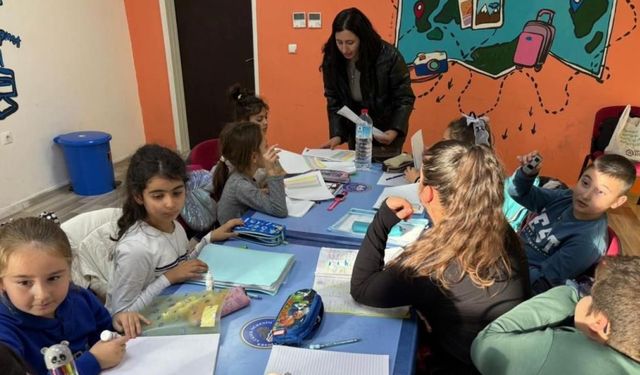 Menteşe'de çocuklar İngilizceyi eğlenerek öğreniyor