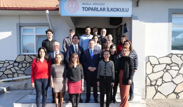 Emre Çay, Köyceğiz'de öğrenci ve öğretmenlerle bir araya geldi