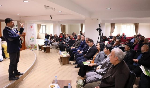 Milas Zeytini ve Zeytinyağı Üretiminde İyi Tarım Uygulamaları Paneli Düzenlendi