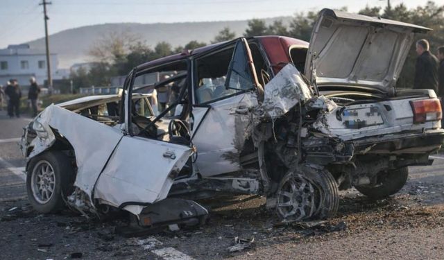 Milas-Bodrum Yolunda Feci Kaza: Araç Hurdaya Döndü, 1 Yaralı