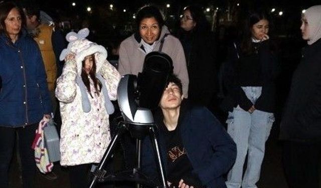 Köyceğiz’de öğrenciler Ay'ı teleskopla inceledi