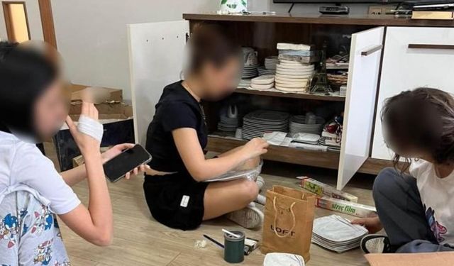  Öğrencilerine evinde temizlik yaptıran öğretmene gözaltı