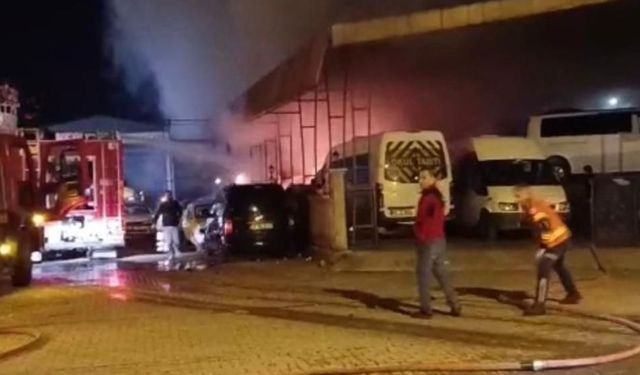 Ortaca Sanayi Sitesi'nde yangın: 4 araç ve 1 iş yeri zarar gördü